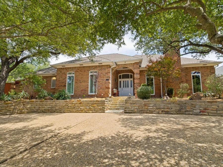Property photo for 9502 Moss Haven Drive, Dallas, TX