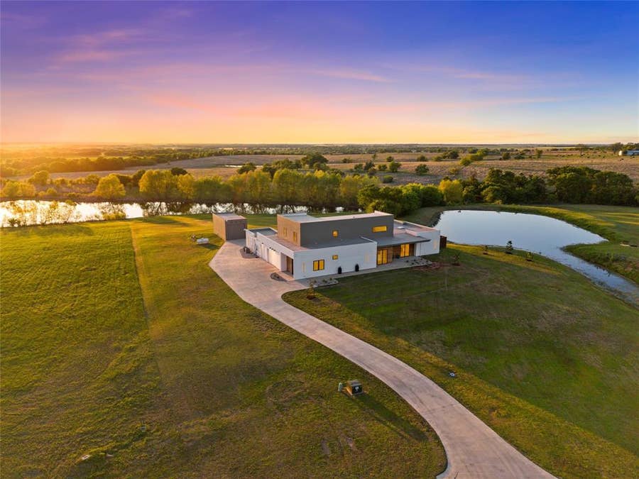 Property photo for 356 Bold Springs Court, West, TX