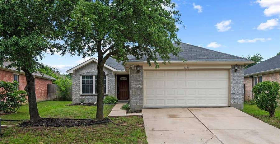 Property photo for 5589 Hunters Bend Lane, Dallas, TX