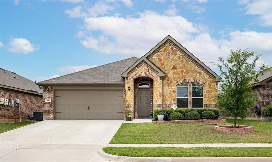 Property photo for 610 Autumn Avenue, Justin, TX