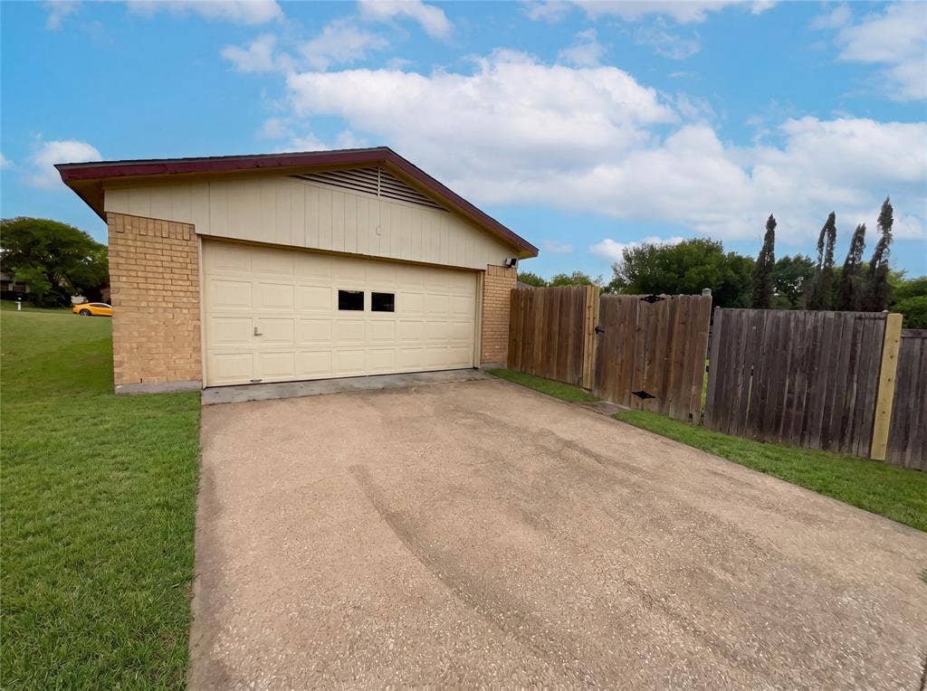 3801 Grecian Court, Plano, TX 75074 3801 Grecian Court, Plano, TX 75074