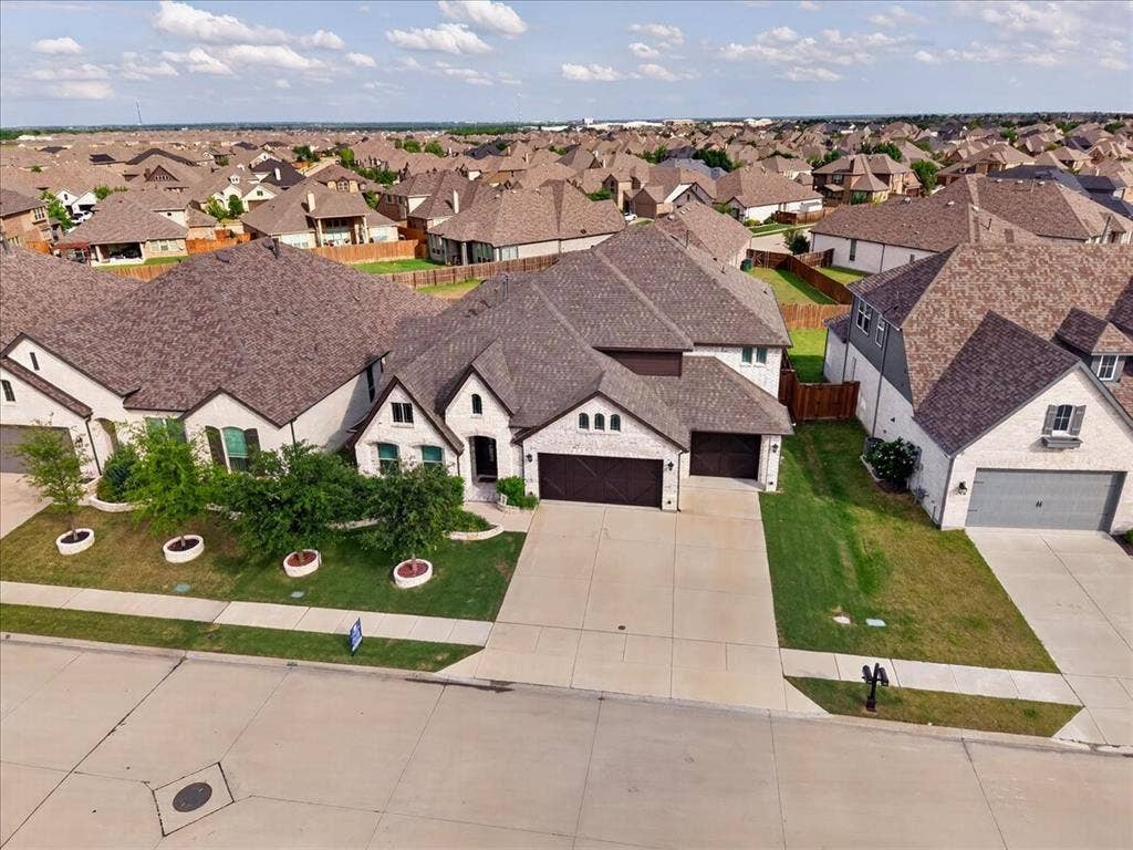 2106 Devonblue Drive, Forney, TX 75126 2106 Devonblue Drive, Forney, TX 75126