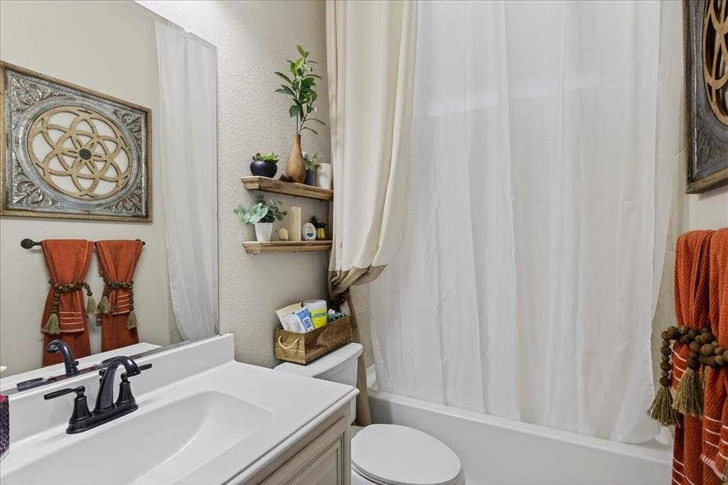 2106 Devonblue Drive, Forney, TX 75126 2106 Devonblue Drive, Forney, TX 75126