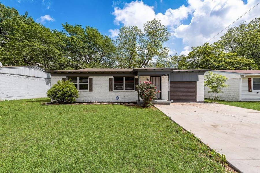 Property photo for 1528 Valley View Street, Mesquite, TX