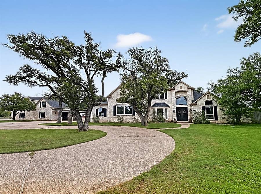 Property photo for 909 Higginbotham Lane, China Spring, TX