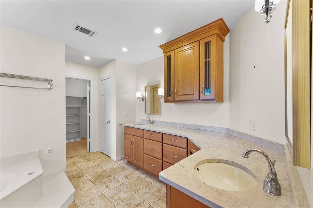 830 S Clinton Lane, Midlothian, TX 76065