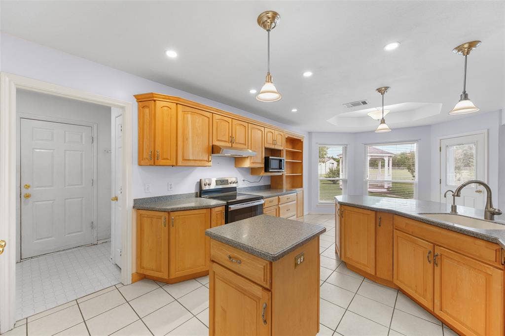 830 S Clinton Lane, Midlothian, TX 76065