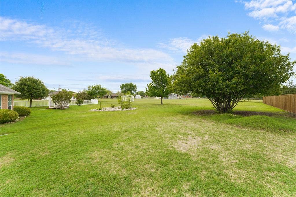 830 S Clinton Lane, Midlothian, TX 76065