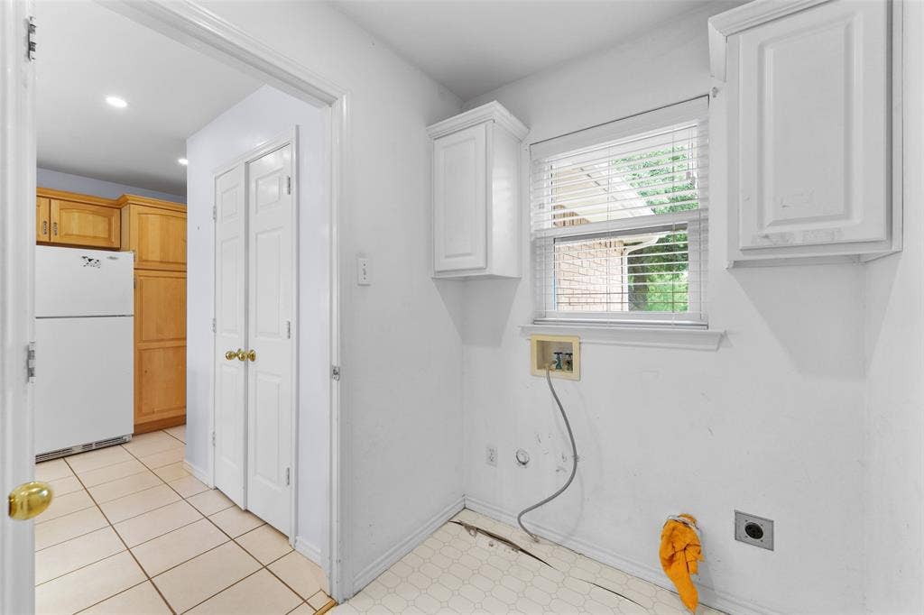 830 S Clinton Lane, Midlothian, TX 76065