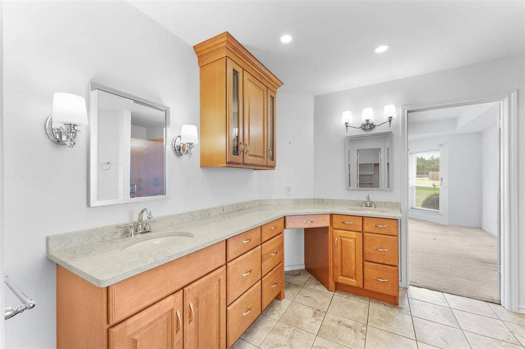 830 S Clinton Lane, Midlothian, TX 76065