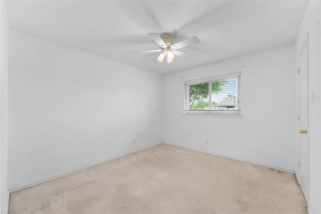 830 S Clinton Lane, Midlothian, TX 76065