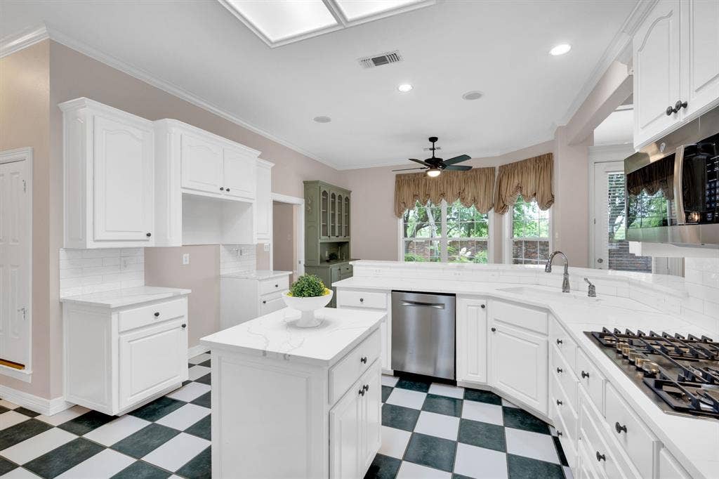 616 Forest Edge Lane, Ovilla, TX 75154