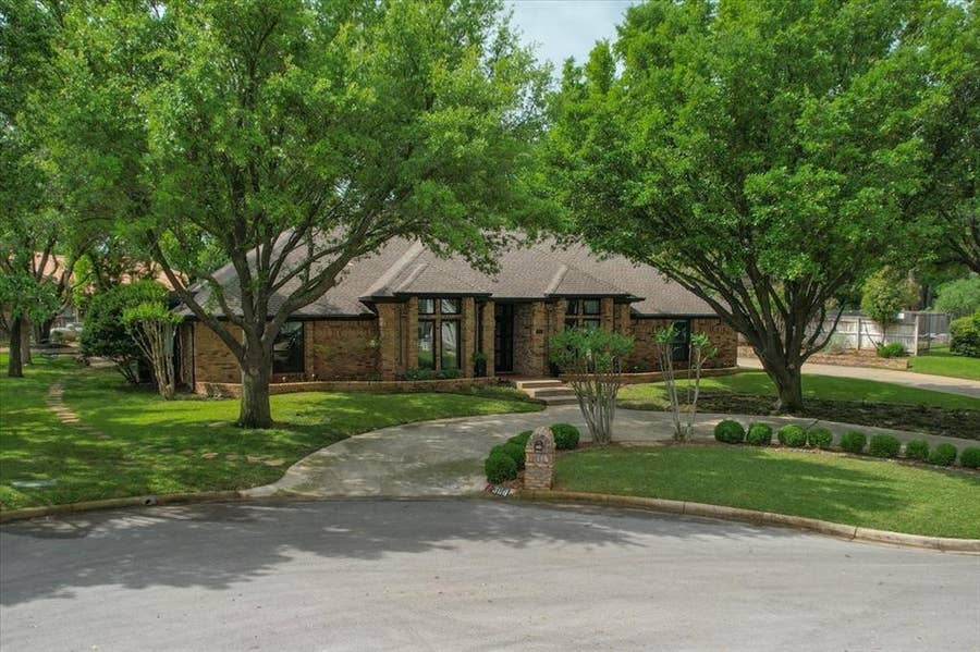 Property photo for 308 N Broadway Road, Azle, TX