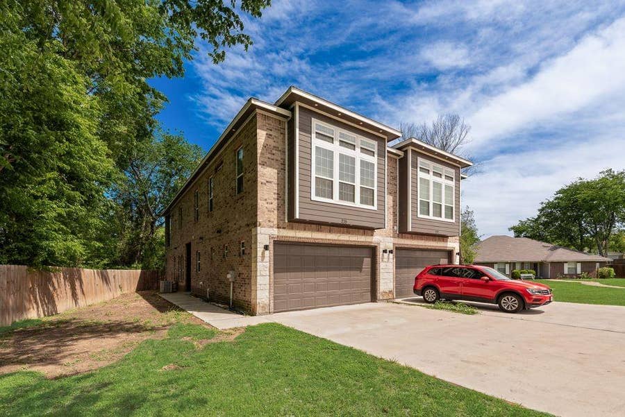 Property photo for 215 Idle Creek Lane, DeSoto, TX