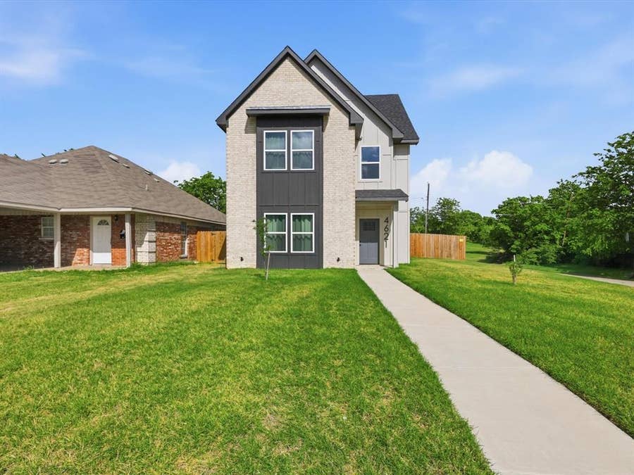 Property photo for 4621 Mccart Avenue, Fort Worth, TX