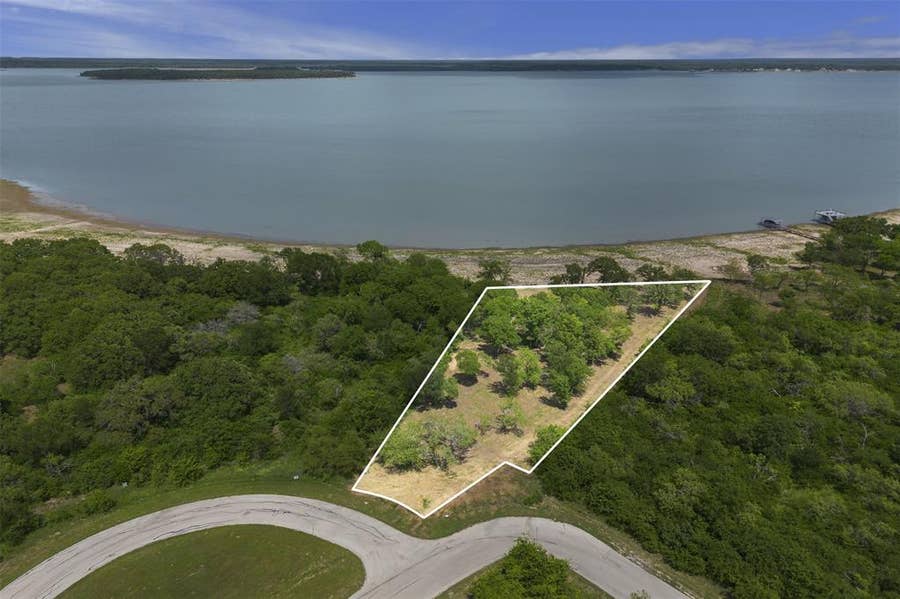 Property photo for 8471 Southern Shore Court, Kemp, TX