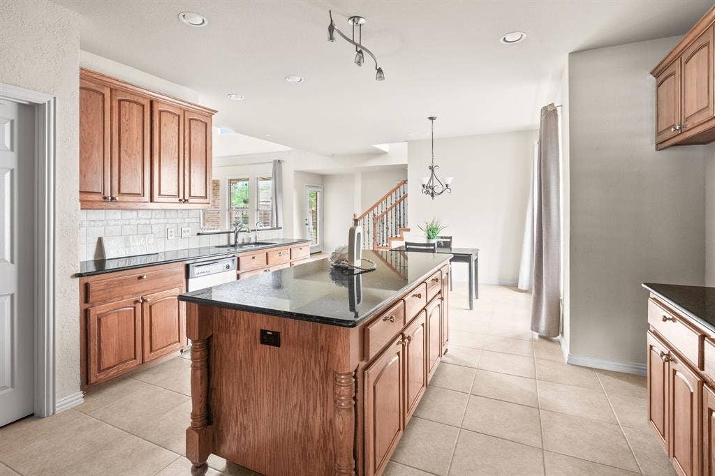 A chef's kitchen with massive island, walk in pantry and casual dining.