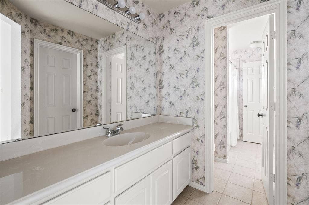 Jack n Jill bathroom upstairs.