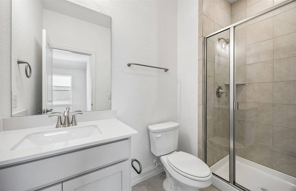 7337 Kurth Lane, McKinney, TX 75071 Secondary bath