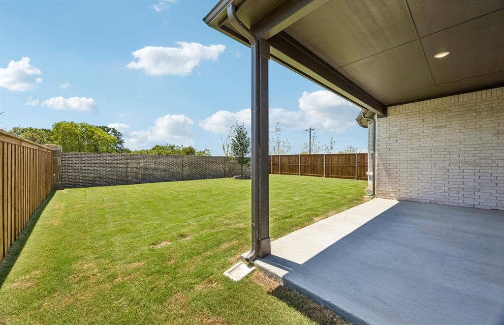 7337 Kurth Lane, McKinney, TX 75071 Built-in covered back patio