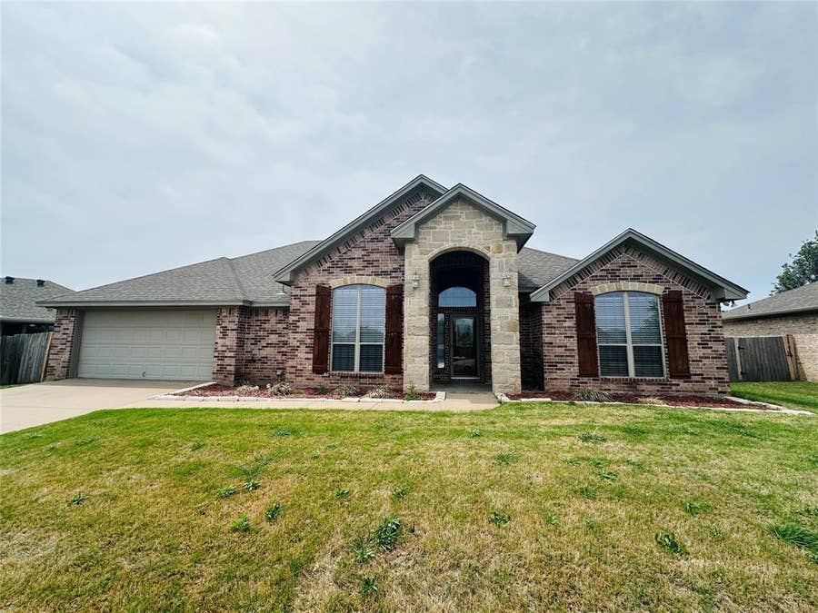 Property photo for 802 Wandering Court, Granbury, TX