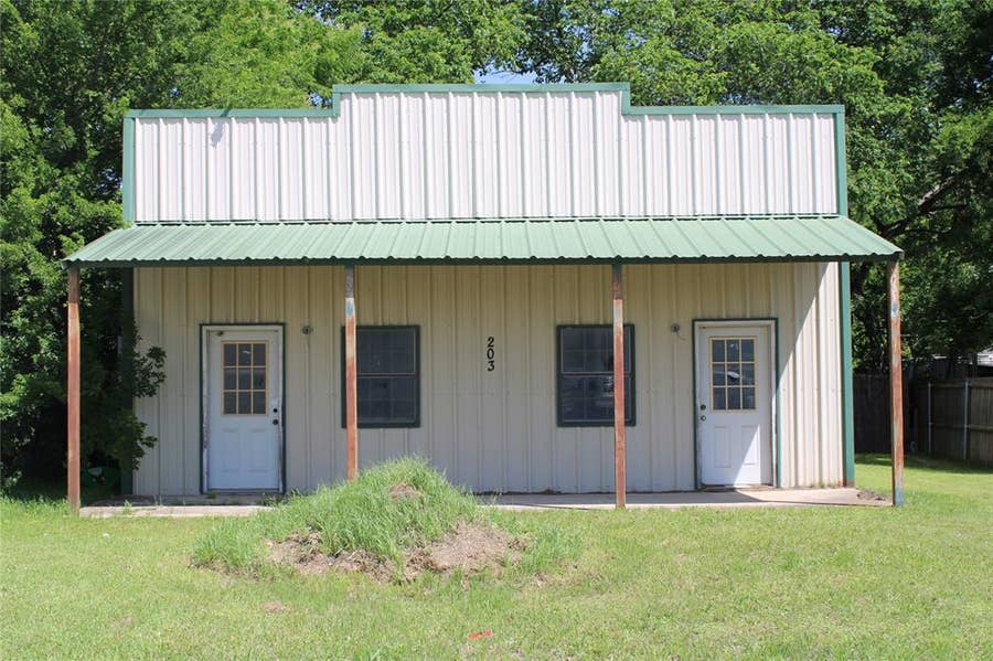 Property photo for 203 E Grove Street, Kaufman, TX