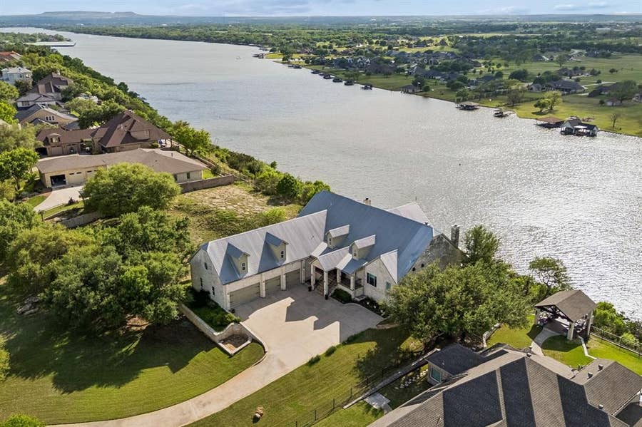 Property photo for 1400 Lady Amber Lane, Granbury, TX