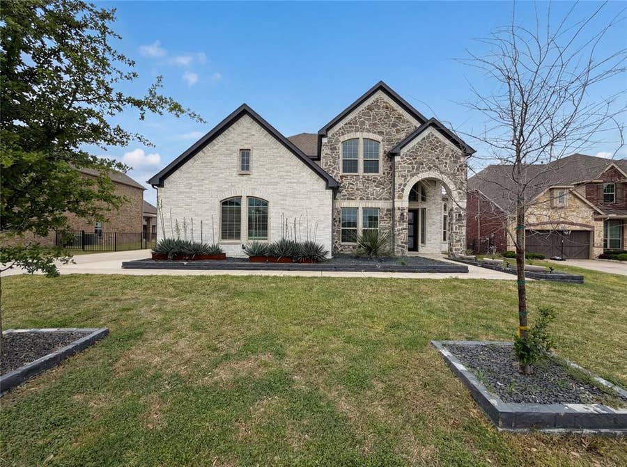 Property photo for 2357 Ambassador Court, Heath, TX