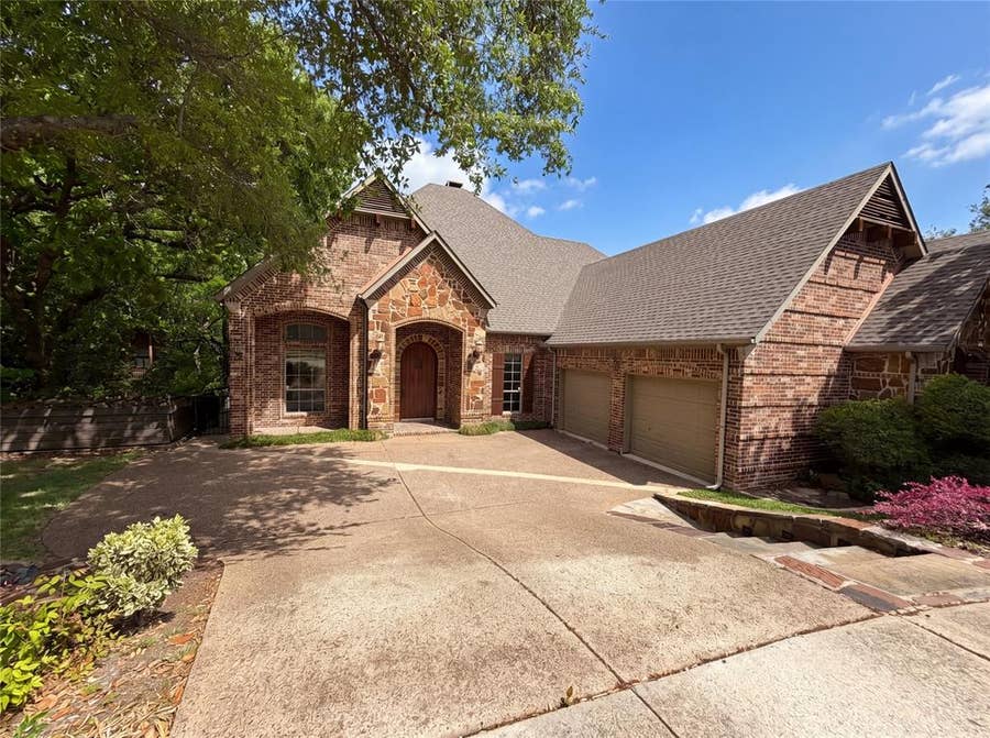 Property photo for 1309 Winding Brook Drive, Garland, TX