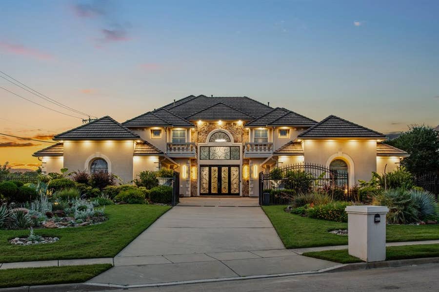 Property photo for 3704 Kingfisher Court, Flower Mound, TX