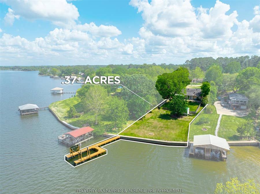 Property photo for 23340 Three Points Drive, Frankston, TX