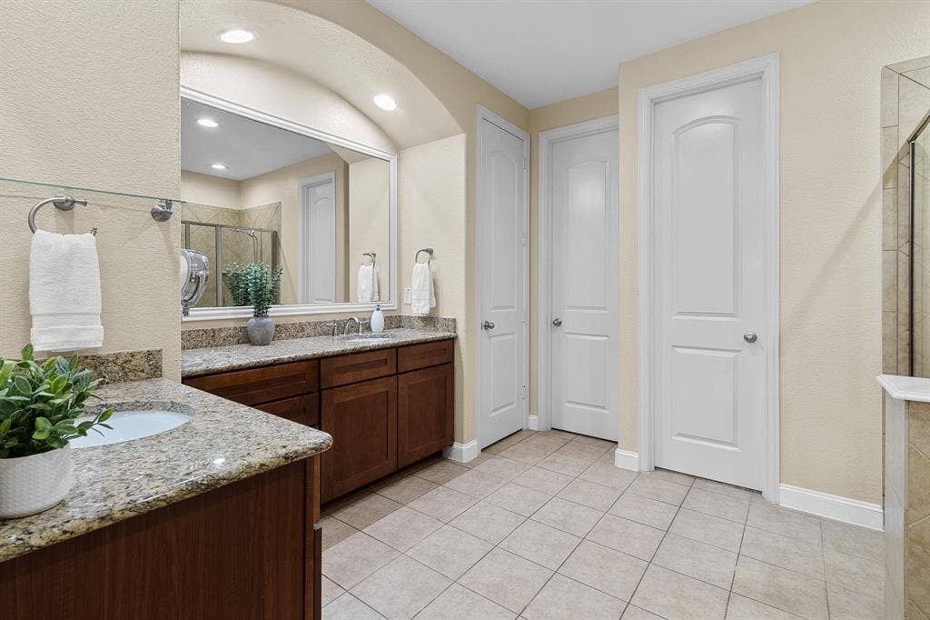 6748 San Roque, Irving, TX 75039 6748 San Roque, Irving, TX 75039