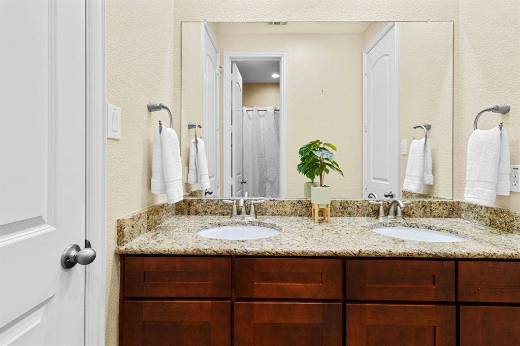6748 San Roque, Irving, TX 75039 6748 San Roque, Irving, TX 75039