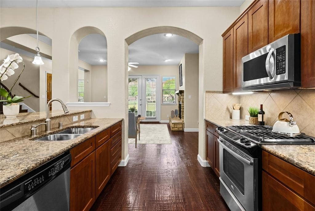 6748 San Roque, Irving, TX 75039 6748 San Roque, Irving, TX 75039