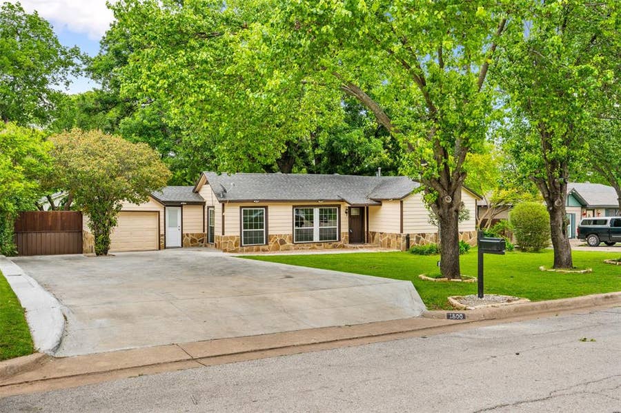 Property photo for 1800 Brook Hollow Drive, Fort Worth, TX