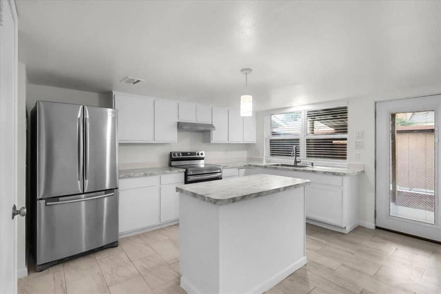Property photo for 3118 Roundtree Lane, Garland, TX