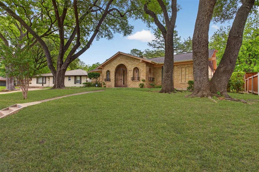 Property photo for 6010 Hunters View Lane, Dallas, TX