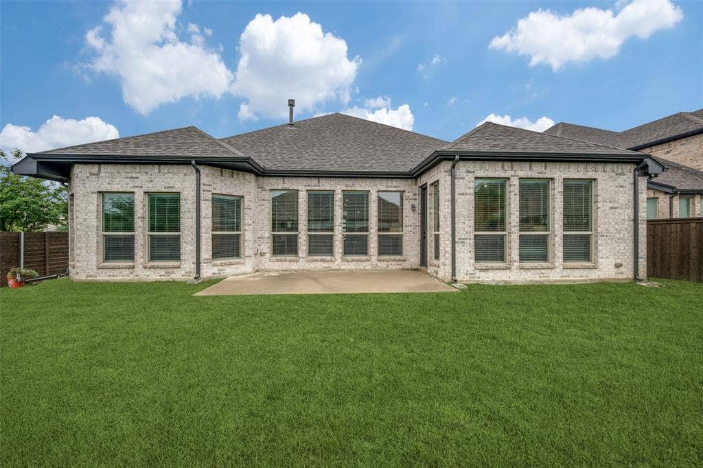 2801 Bedford Road, Northlake, TX 76226 The breakfast nook leads out onto a large patio.
