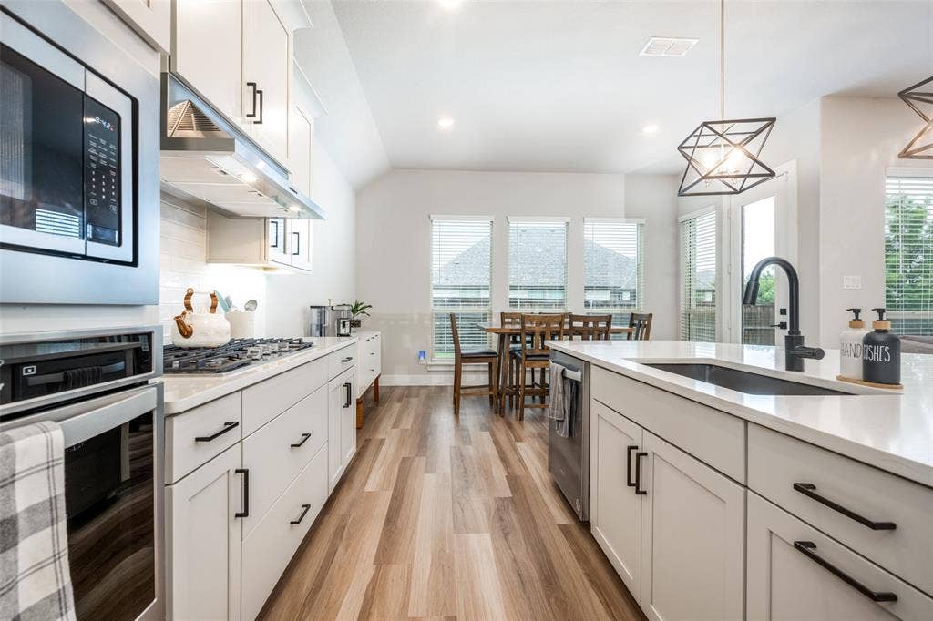 2801 Bedford Road, Northlake, TX 76226 A perfect spot to cook and a great spot to have breakfast!