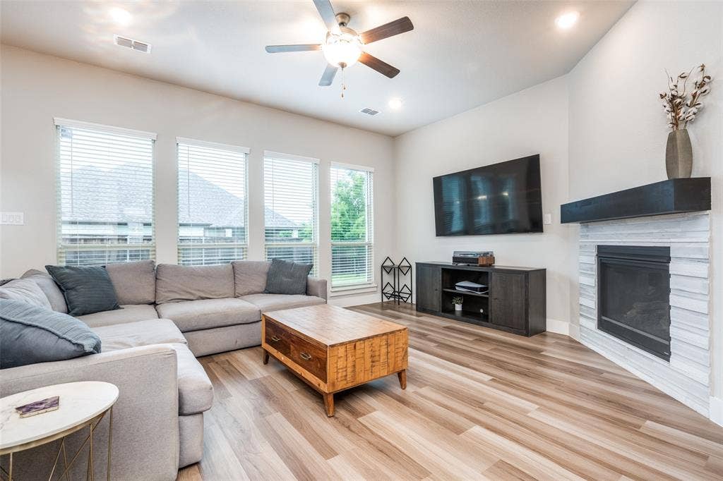 2801 Bedford Road, Northlake, TX 76226 The living area is perfect for entertaining friends and family or for stretching out to relax.