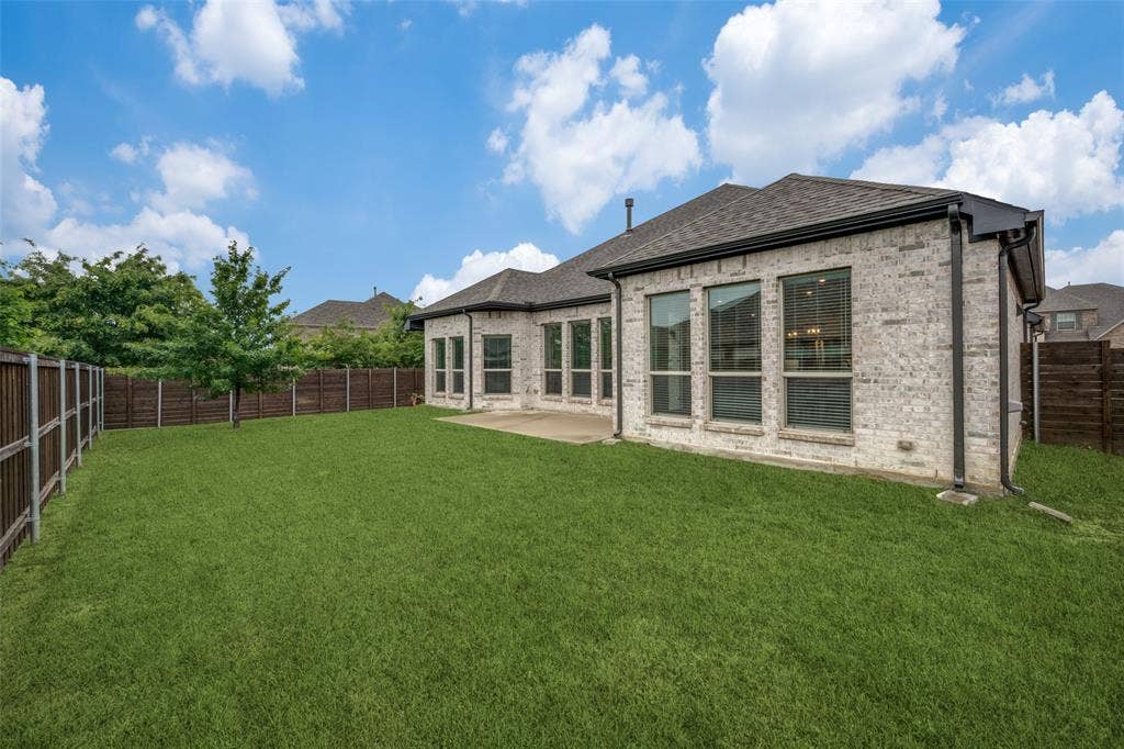 2801 Bedford Road, Northlake, TX 76226 A corner lot with wooden privacy fences that are in excelllent condition.