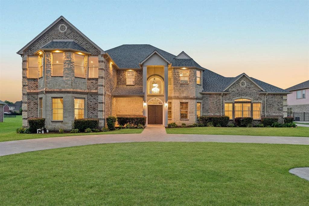 2112 Becky Lane, Cedar Hill, TX 75104