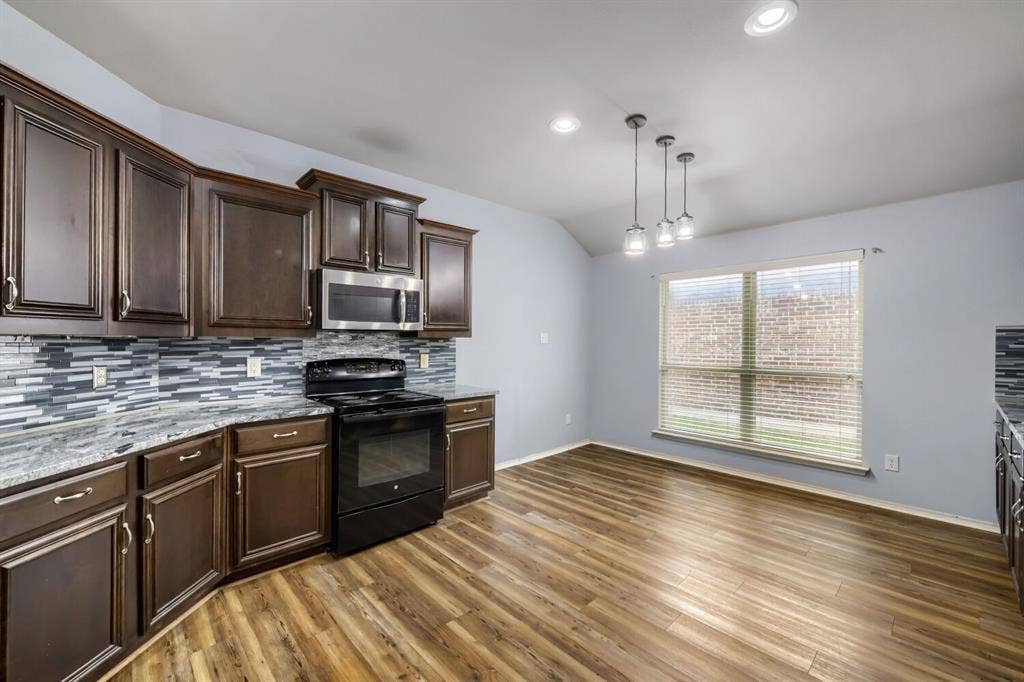 1513 Vermont Avenue, Lancaster, TX 75134 Open Kitchen concept with built-in microwave