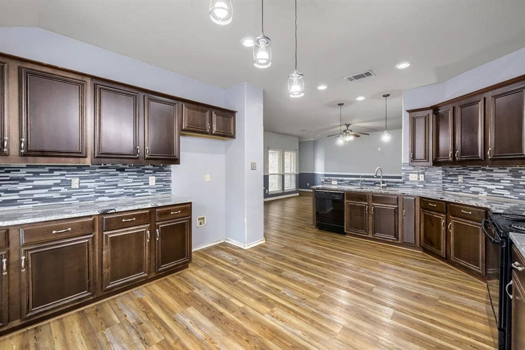 1513 Vermont Avenue, Lancaster, TX 75134 Open Kitchen concept