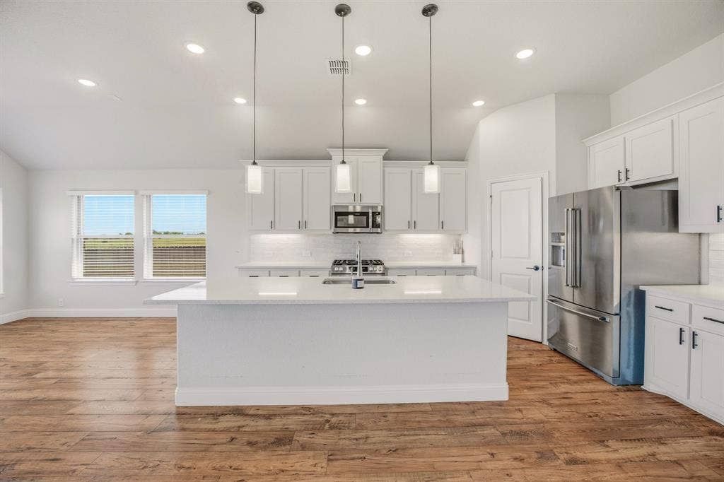 800 Jaguar Ridge, Godley, TX 76044 800 Jaguar Ridge, Godley, TX 76044