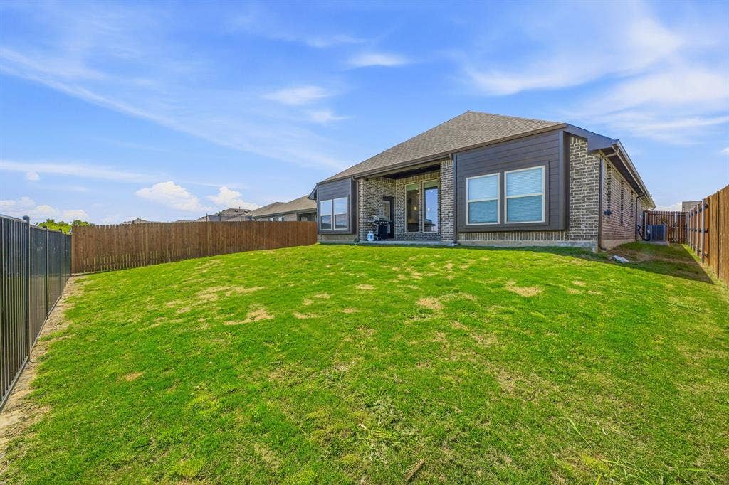 800 Jaguar Ridge, Godley, TX 76044 800 Jaguar Ridge, Godley, TX 76044