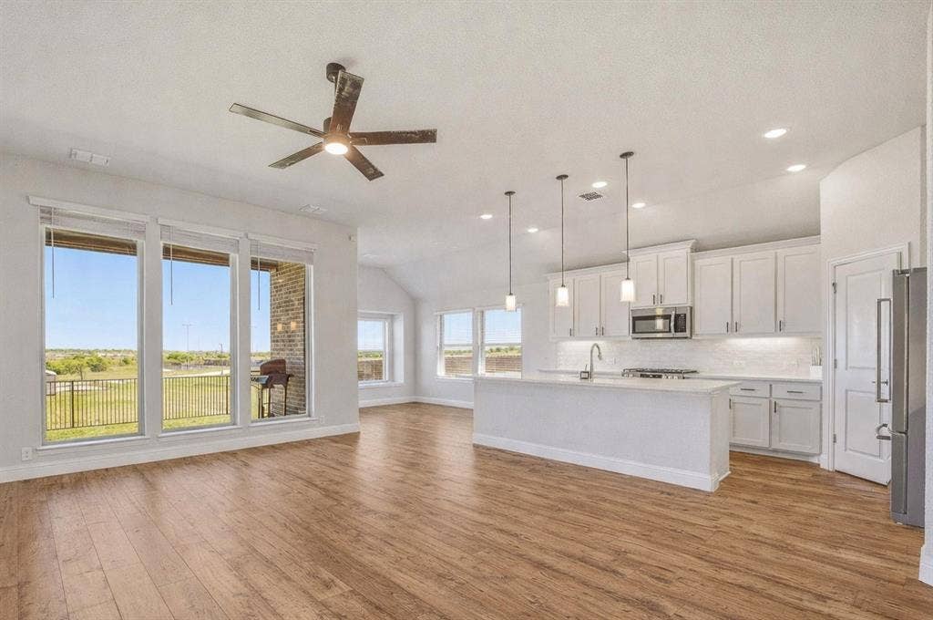 800 Jaguar Ridge, Godley, TX 76044 800 Jaguar Ridge, Godley, TX 76044