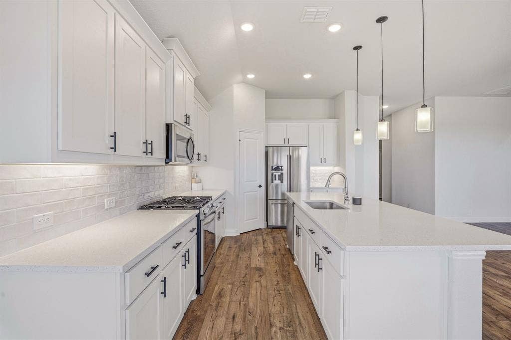 800 Jaguar Ridge, Godley, TX 76044 800 Jaguar Ridge, Godley, TX 76044