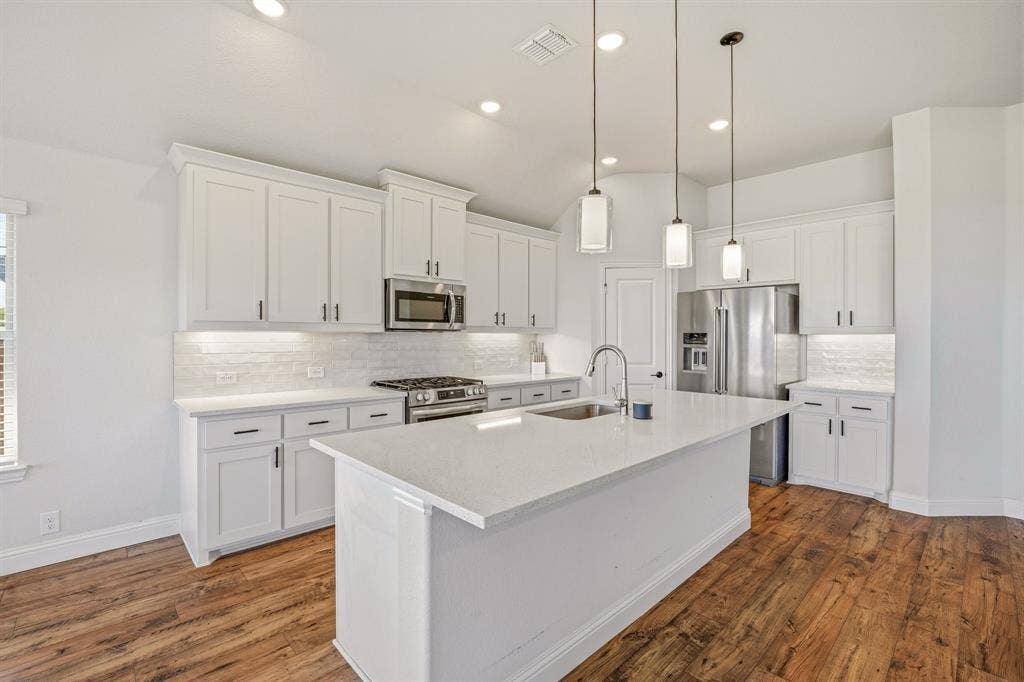 800 Jaguar Ridge, Godley, TX 76044 800 Jaguar Ridge, Godley, TX 76044