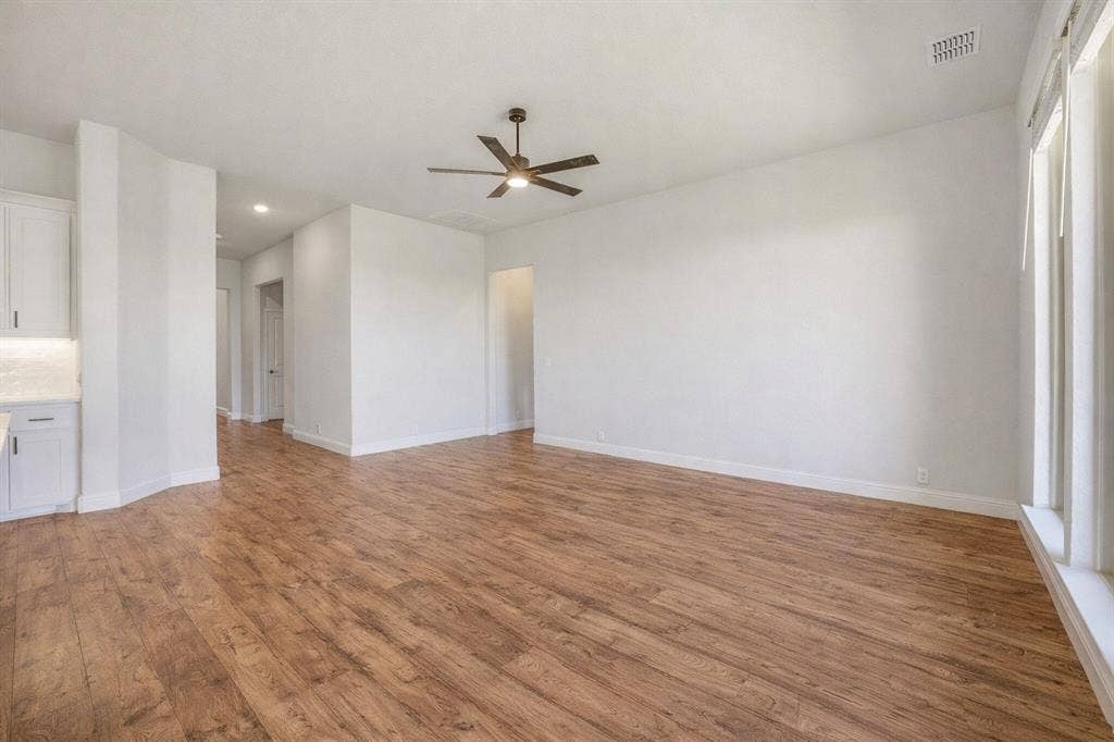 800 Jaguar Ridge, Godley, TX 76044 800 Jaguar Ridge, Godley, TX 76044